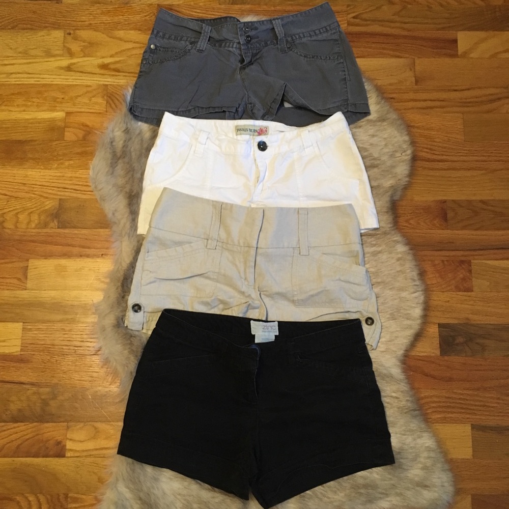 Size 3. Lot of four juniors shorts.